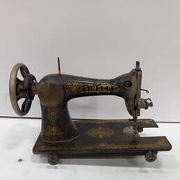 Antique 1911 Singer Black Sewing Machine Model 66 alternative image