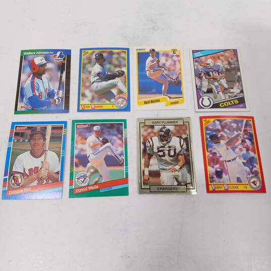 Bundle of Assorted Baseball Sports Cards image number 4