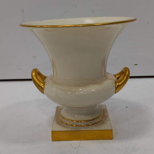 Lenox Trophy Vase image number 1