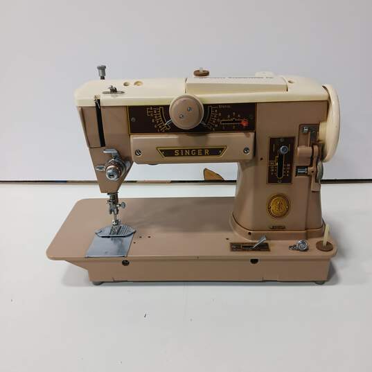Vintage SINGER Model 401a Zig-Zag Sewing Machine image number 1