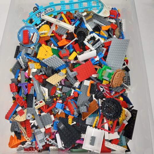 8.5 Lb Lot of Assorted Lego Bricks image number 2