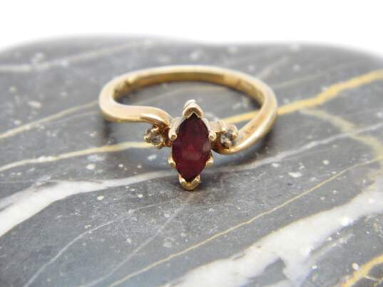 Vintage 10K Yellow Gold Garnet & Diamond Accent Ring 2.0g image number 1