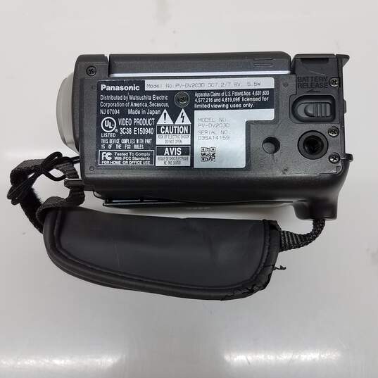 Panasonic Palmcorder PV-DV2C3D Mini DV Camcorder 700X Zoom Silver image number 8