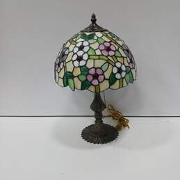 Ornate Floral Stained Glass Pattern Shade Tableside Lamp