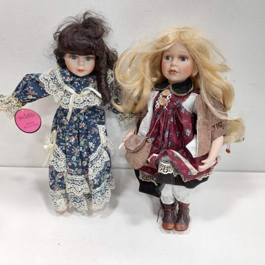 Vintage Pair of Porcelain Dolls image number 1