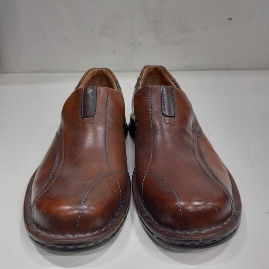 Clarks Men's Brown Leather Loafers Size 10.5M image number 2