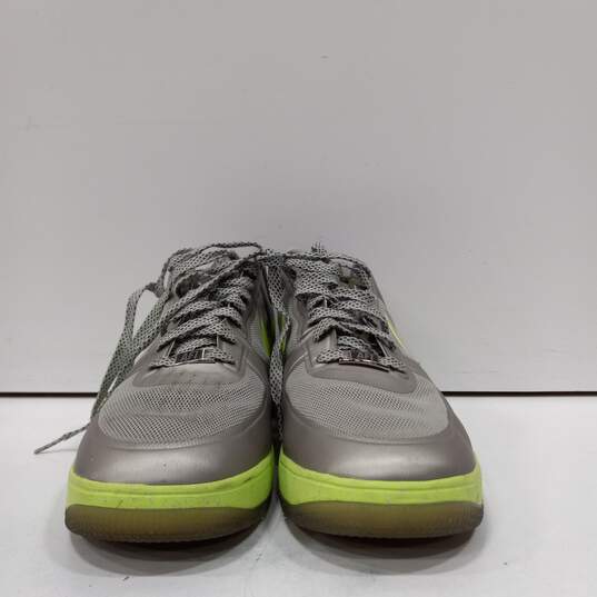 Men's Nike Silver & Green Sneakers Size 10.5 image number 1