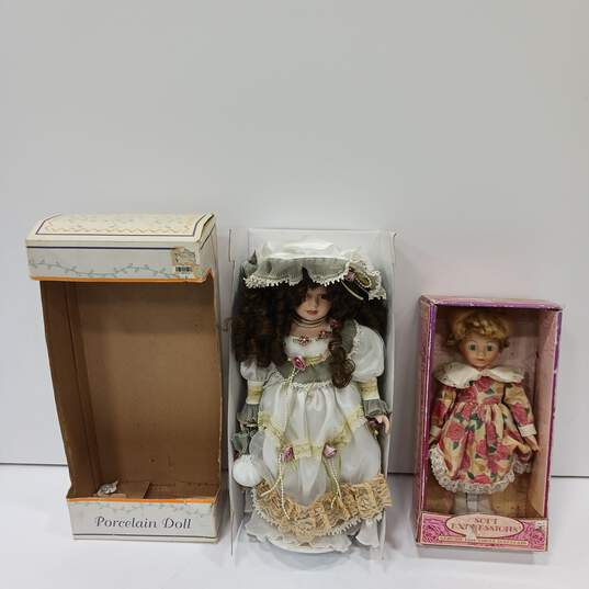 Pair Of 2 Porcelain Dolls In Box image number 1
