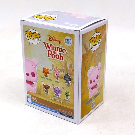 Funko Pop! - WINNIE THE POOH (Cherry Blossom) (Flocked) - Special Edition - 1250 image number 3
