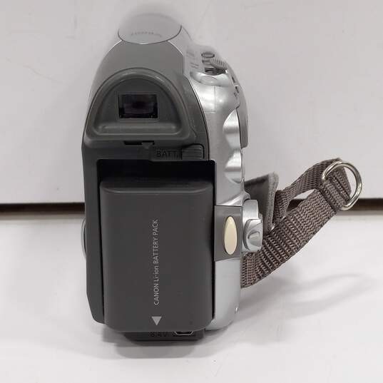 Canon ZR830 NTSC Digital Camcorder w/ Accessories image number 3