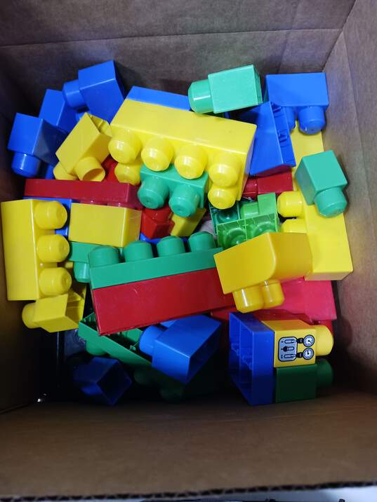 Lot of 4.5lbs of Assorted Building Blocks image number 3