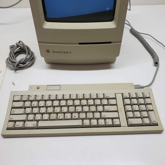 Apple Macintosh Classic II M4150 Keyboard Mouse Microphone Cables Software WORKS image number 3
