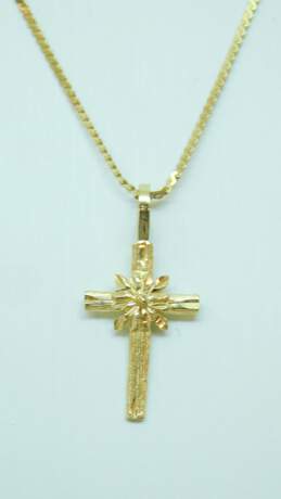 (G) 14K Gold Etched Flower Cross Pendant Serpentine Chain Necklace 1.9g