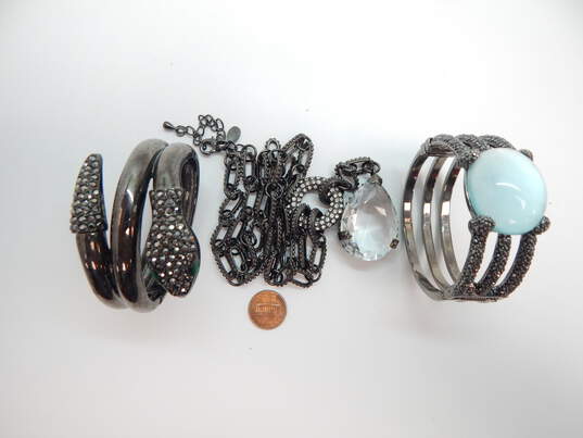 Gun Metal Tone Clear Blue Glass & Rhinestone Bangle Bracelets & Pendant Necklace 218.0g image number 2