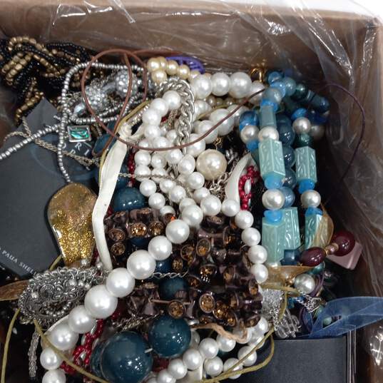 8lb Bulk of Mixed Variety Costume Jewelry image number 3