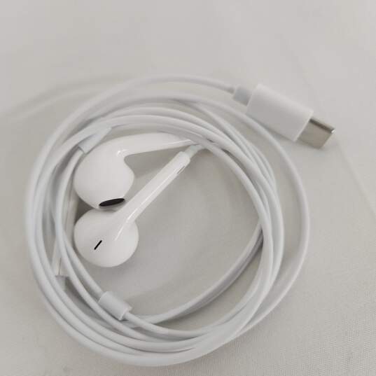 Wired White Earbuds image number 3