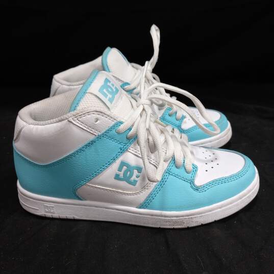 DC Shoes Women's White and Blue Leather Sneakers Size 7.5 image number 3