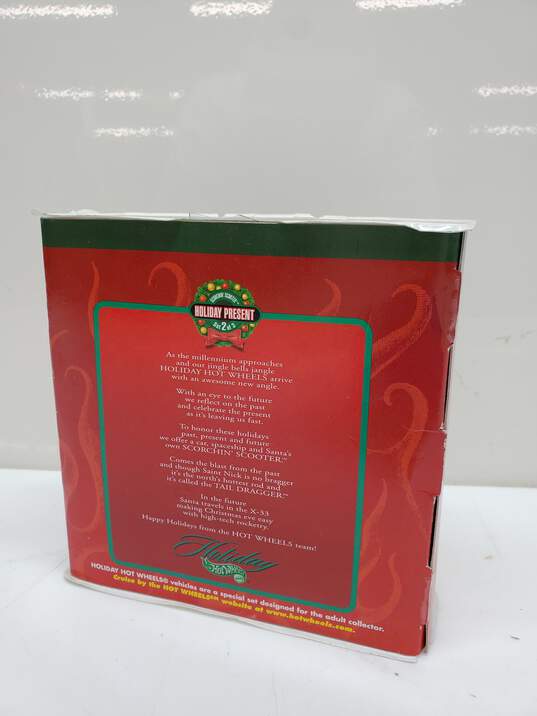1999 Mattel Holiday Hot Wheels Scorchin Scooter Holiday Present Set Millennium Edition image number 2