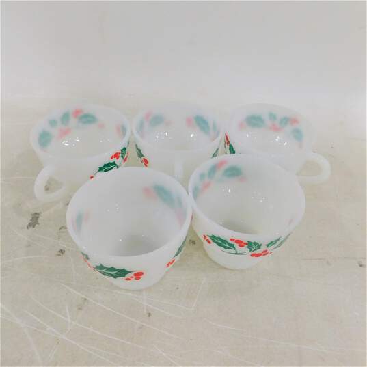 Vintage Termocrisa Crisa Christmas Holly Berry Milk Glass Set of 5 Cups & Saucers image number 3