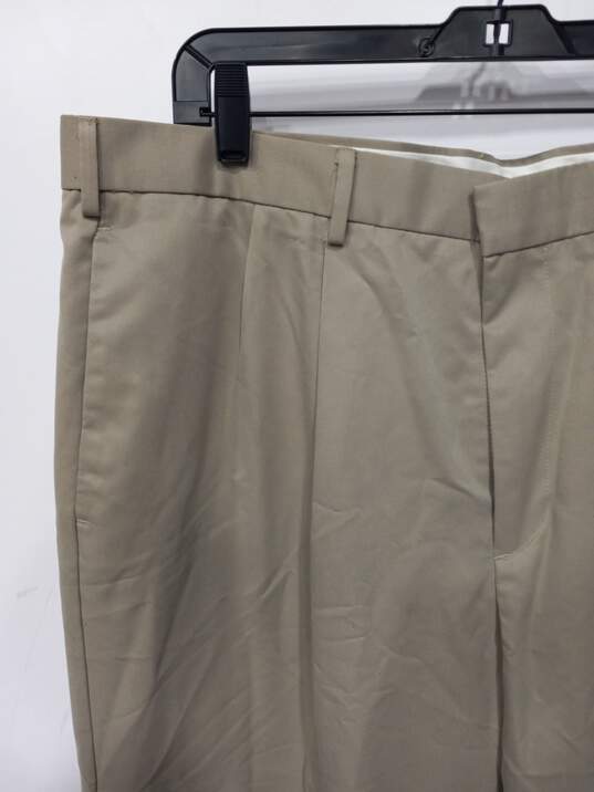 Men's Dockers Beige Khaki Pants Sz 38X29 image number 3