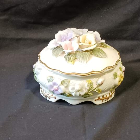 Vintage Ceramic Floral Themed Jewelry Storage image number 1