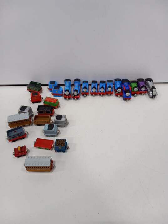 Mattel Thomas & Friends Tank Engine Toys in Take Along Carry Case image number 1