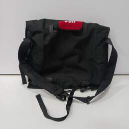 The North Face 15.5"x18" Black Travel Messenger Bag alternative image