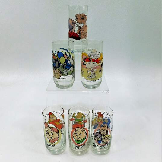 VTG 1970s-80s Collector Drinking Glasses E.T. Smurfs Chipmunks Charlie Brown image number 1