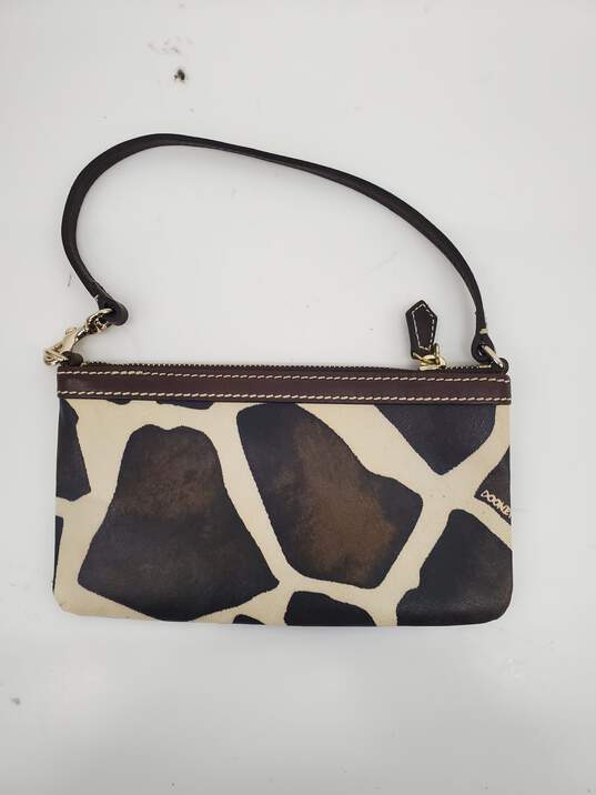 Dooney & Bourke Giraffe Print Leather Hand Bag used image number 2
