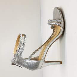 Thalia Women's Silver Embellished Darrla  Pump Size 6.5