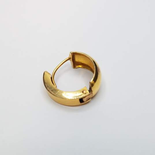 18K Gold Single Huggie Hoop Earring 1.4g image number 4