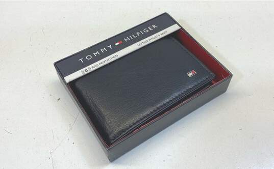 Tommy Hilfiger Leather Bifold Wallet Black image number 4