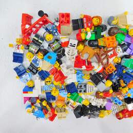 8.8 oz. LEGO Miscellaneous Minifigures Bulk Lot alternative image