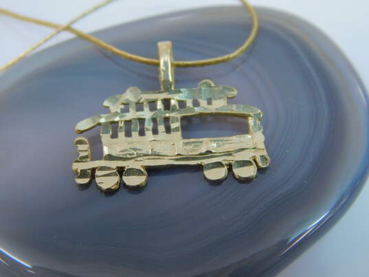 14K Yellow Gold Trolley Street Car Pendant Necklace 1.8g image number 4