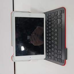 iPad Mini 16GB w/ Keyboard Case alternative image