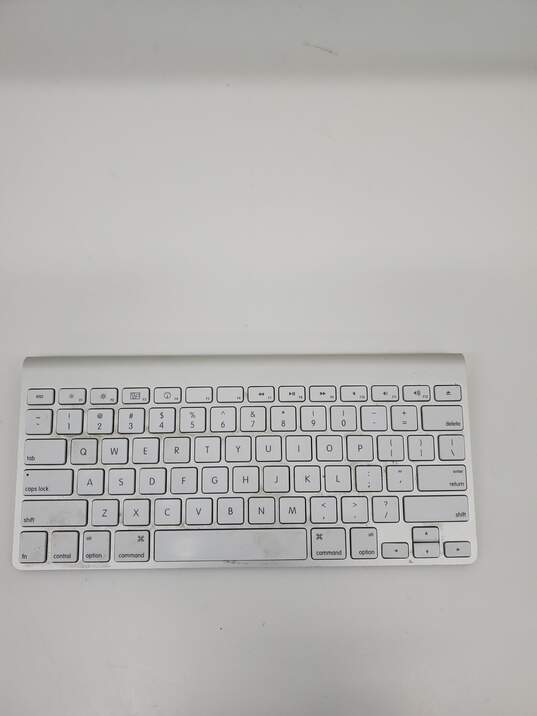 Apple Wireless Keyboard (2009) Untested image number 1