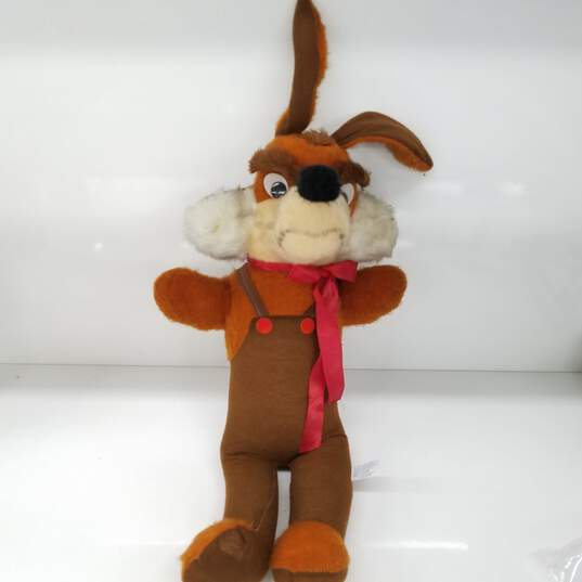 Wyle E Coyote 28 Inch Plush Toy image number 1