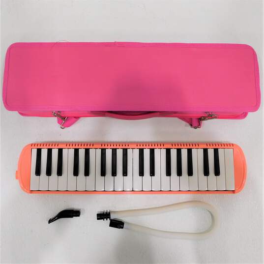 Unbranded 37-Key Pink Plastic Melodica w/ Case and Accessories image number 1