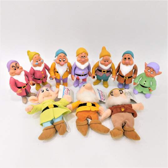 Vintage Disney Snow White & The Seven Dwarfs Vinyl Figures W/ Disney Store Bean Bag Plush Dolls image number 1