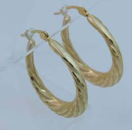 14K Gold Satin Etched Twisted Puffed Oblong Hoop Earrings 2.8g alternative image