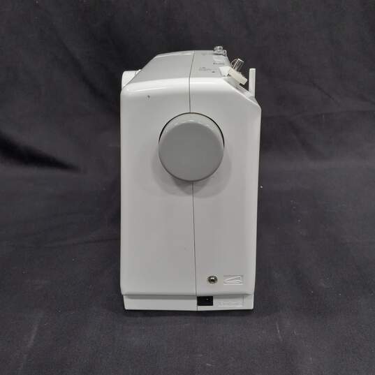 Singer M1000 Mini Portable Sewing Machine image number 4