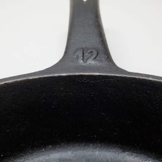 Camp Chef Lewis & Clark Pre Seasoned 12in Cast Iron Skillet Pan image number 5