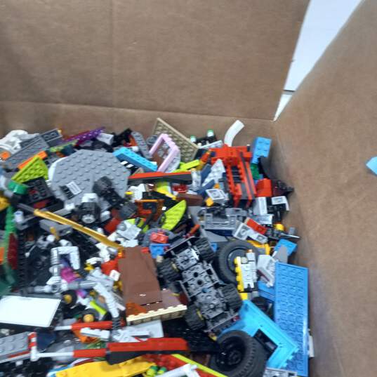 10lb Lot of Assorted Building Blocks, Bricks and Pieces image number 1