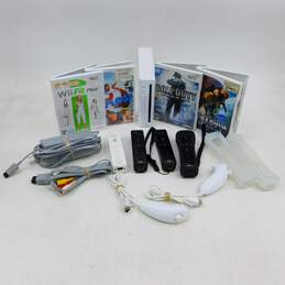 Nintendo Wii w/ 4 Games Call of Duty World at War