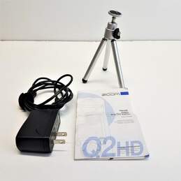 Zoom Q2N Handy Video Recorder w/ Accessories alternative image