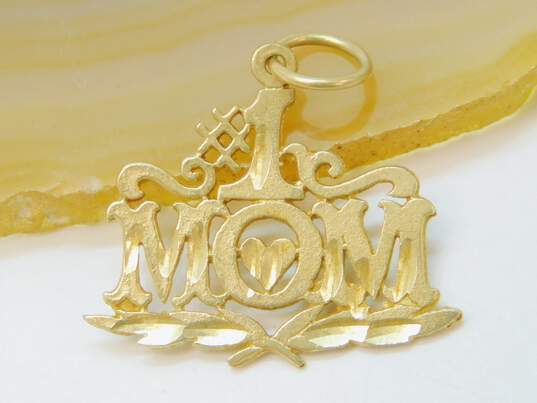 14K Yellow Gold #1 Mom Cut Out Pendant 1.3g image number 1