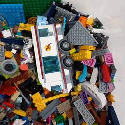 8lbs Lot of Assorted Lego Building Blocks alternative image
