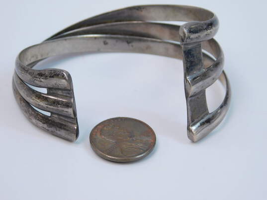 Vintage Robert Nilsson 925 Modernist 3 Bands Twisted Asymmetrical Cuff Bracelet 41.3g image number 2