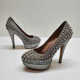 WOMENS VINCE CAMUTO SILVER SPIKED HEELS SIZE 5.5