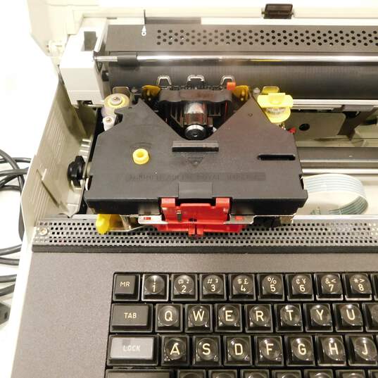 Royal Adler Satellite II Electric Typewriter with Hard Case image number 11
